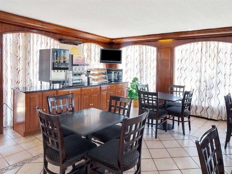Days Inn By Wyndham Elk Grove Village O'Hare Airport West Екстер'єр фото