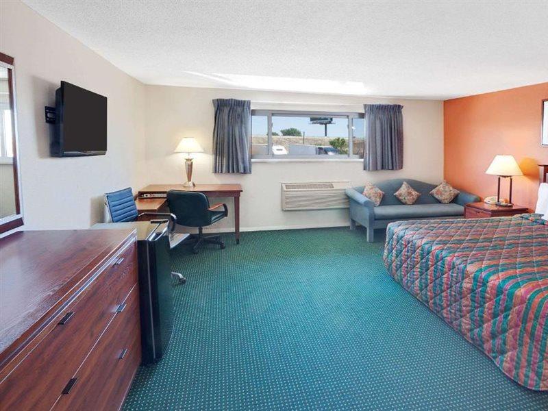 Days Inn By Wyndham Elk Grove Village O'Hare Airport West Екстер'єр фото