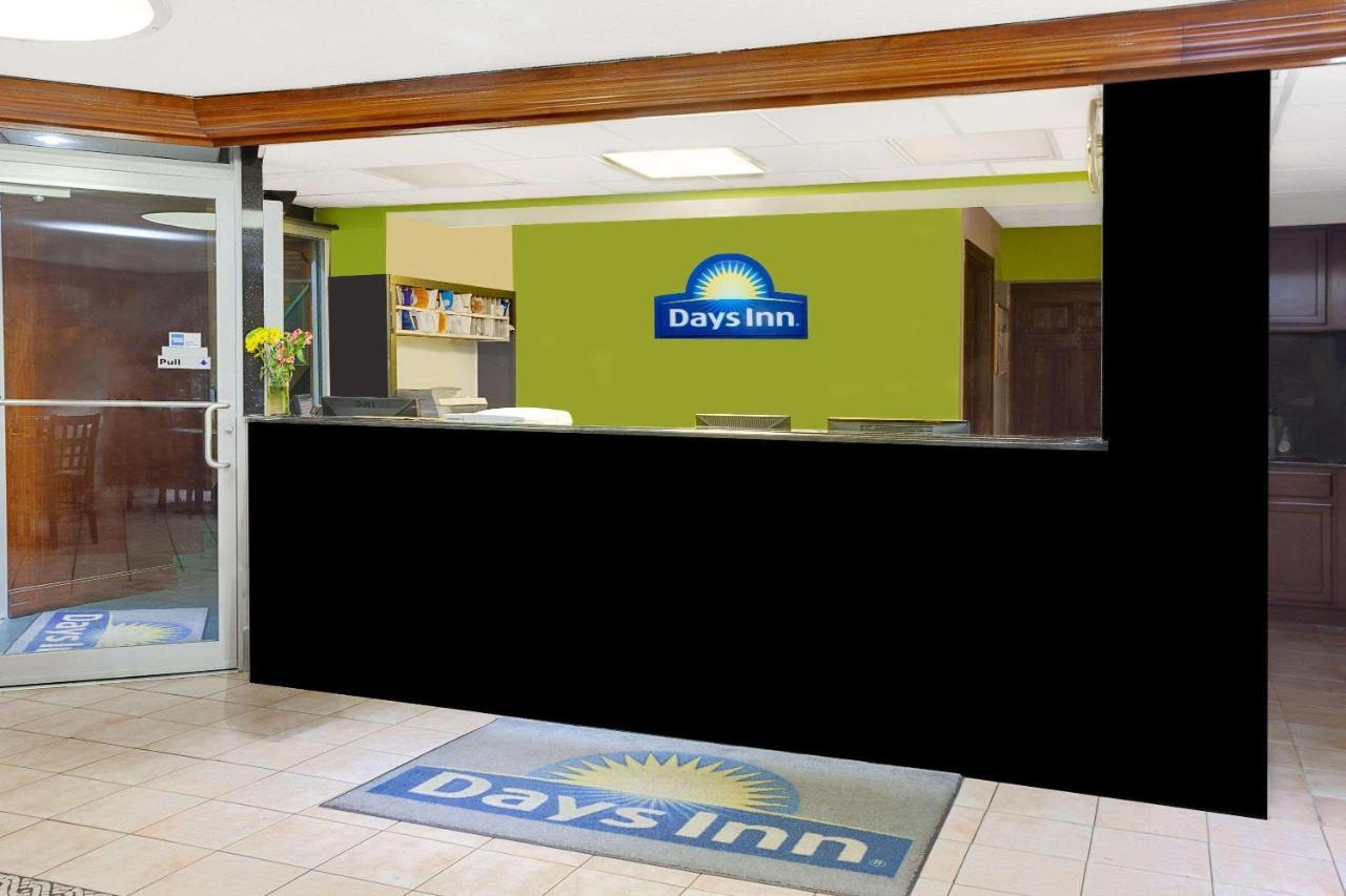 Days Inn By Wyndham Elk Grove Village O'Hare Airport West Екстер'єр фото