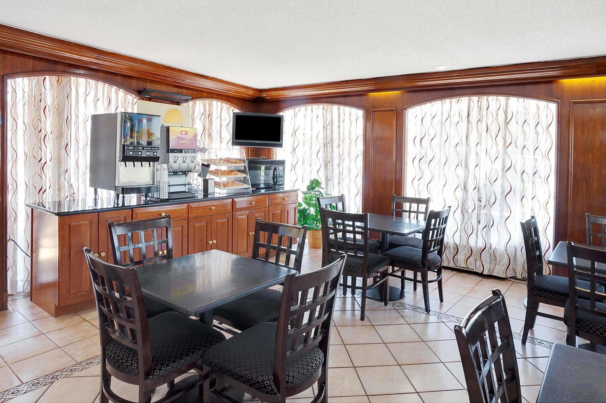Days Inn By Wyndham Elk Grove Village O'Hare Airport West Екстер'єр фото