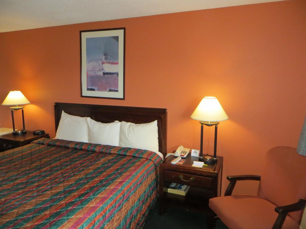Days Inn By Wyndham Elk Grove Village O'Hare Airport West Екстер'єр фото
